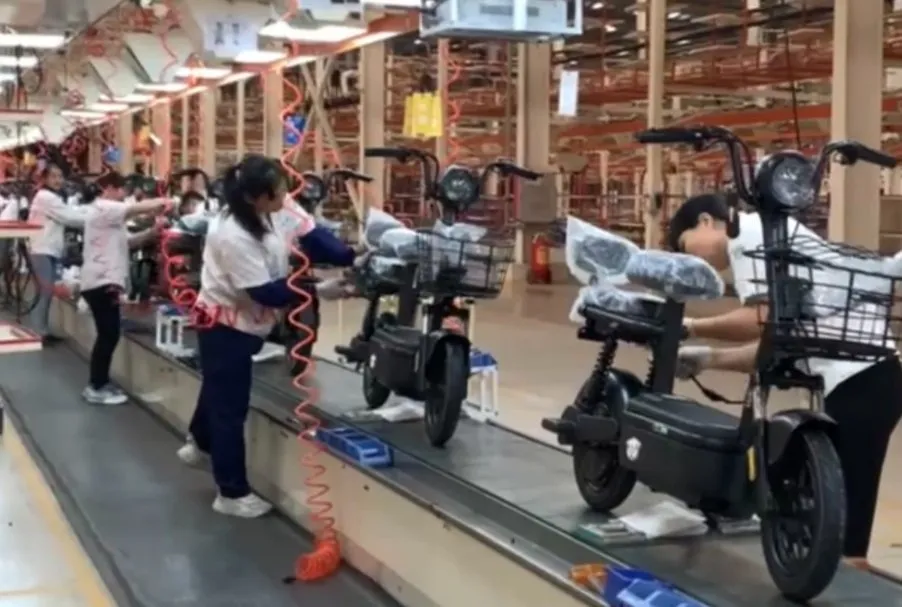 Hot Selling Three Wheel E-Bike Adult Tricycle Motorcycle Truck 1000W 60V Heavy Load Moped Cargo Tricycle - detail 13
