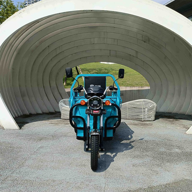 Hot Sale Light Blue 1.3m Open Cargo Electric Tricycle 60V 801-1000W Large Capacity 50-70km - Image 6