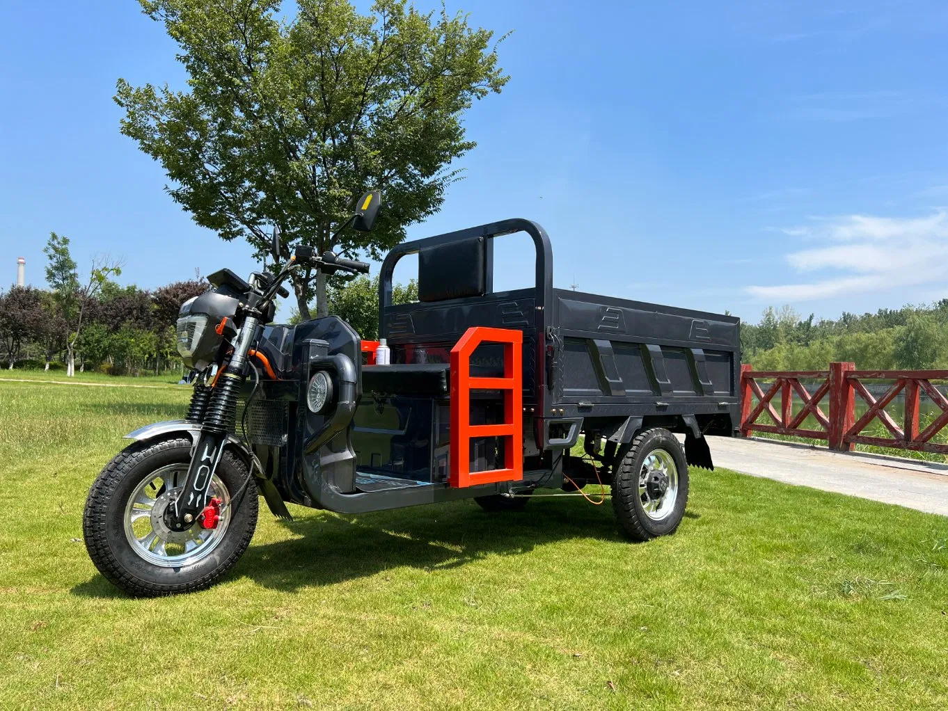 Senka 2024 New Exclusive Patent Shock-Absorbent Seat 1500W Motor Chad Multiple Color Electric Cargo Tricycle - Image 6