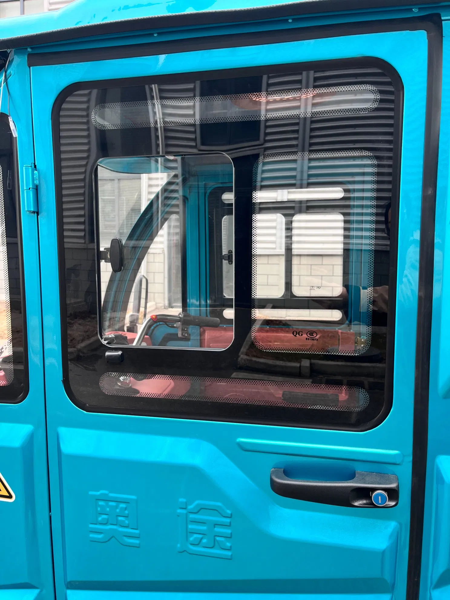 Electric Cargo Tricycle CCC Approval 1200W 72V 600kg Warehouse Transport Northern America Market - Image 3