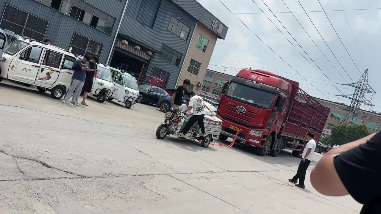 Smart Control Heavy Loading Checkered Steel Plate Steel Platform Electric Cargo Tricycle for Landscape Maintenance - Image 2