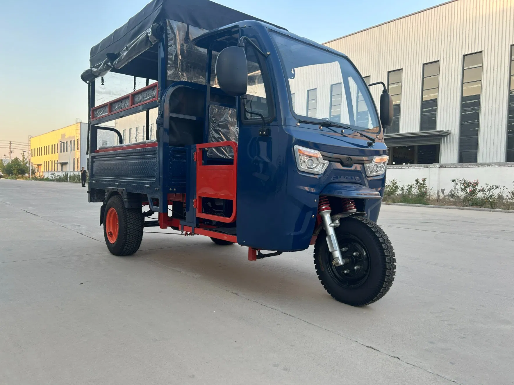 8 Seats Electric Passenger Tricycle with Multi-Use Rear Cargo Box - Image 4
