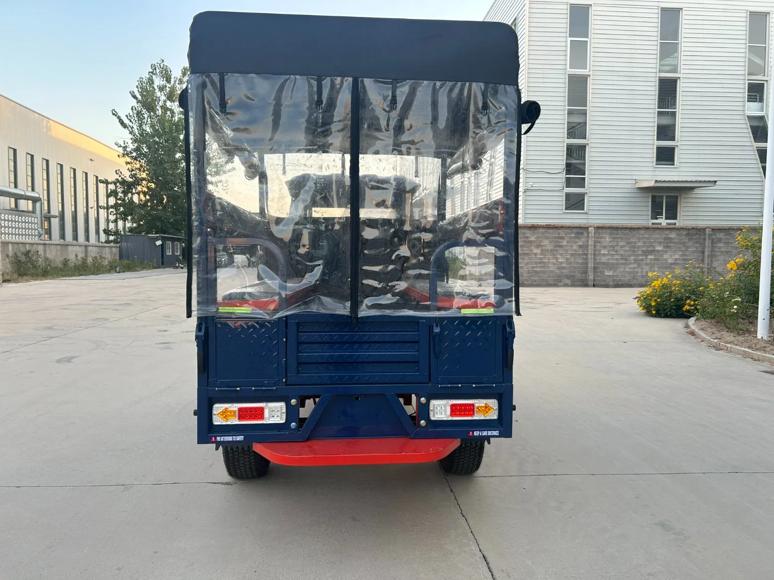 8 Seats Electric Passenger Tricycle with Multi-Use Rear Cargo Box - Image 5