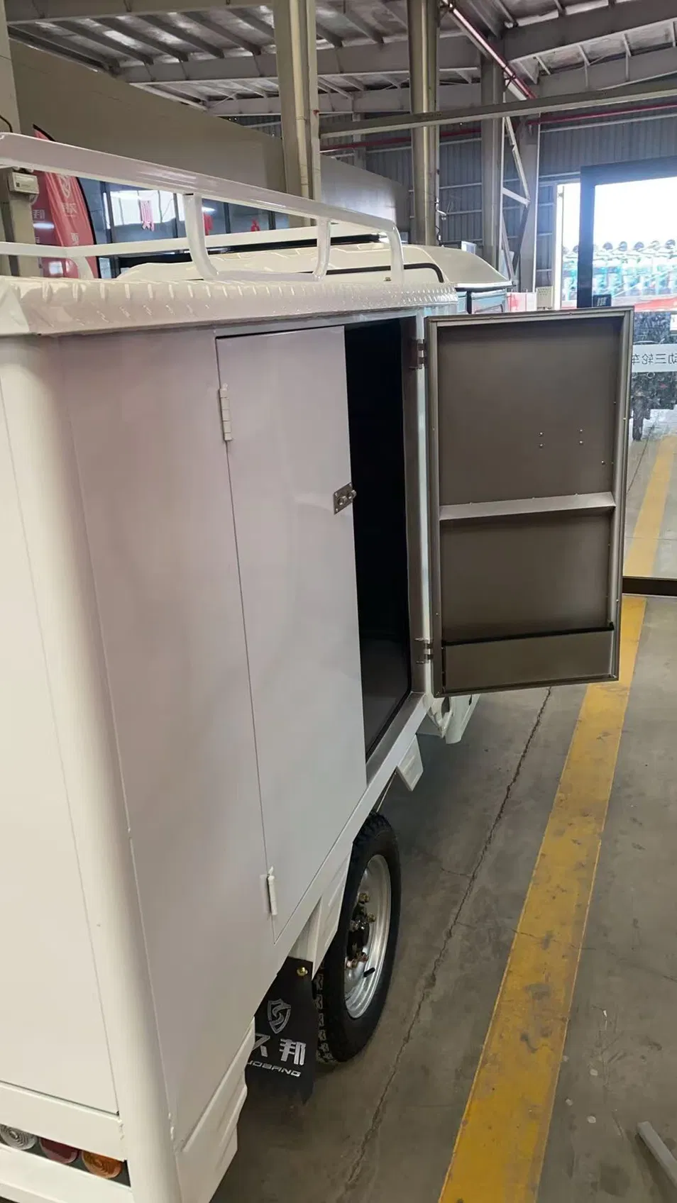 1000W Motor Versatile Cabin Electric Cargo Tricycle for Urban Delivery Solutions - detail 4