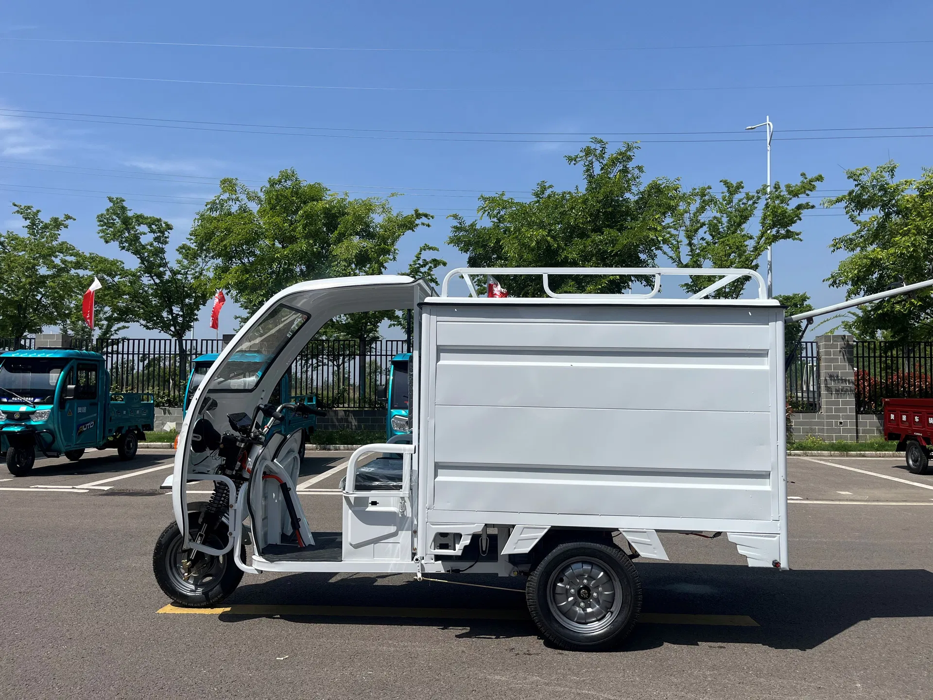 Reliable Heavy-Duty Electric Tricycle 3 Wheel Motor Tricycle 1.5m Closed Cargo Box Logistic Delivery Tricycle - detail 6