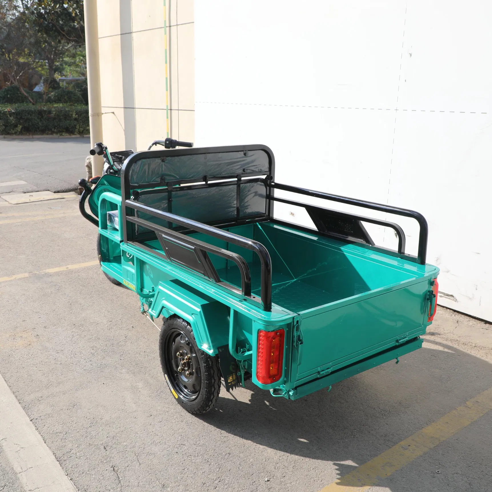 Heavy-Duty Handle-Controlled Electric Tricycle with Open Bed for Farm Market Cargo Delivery - Image 3