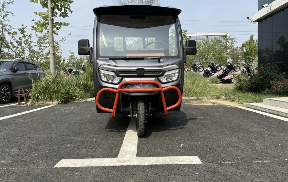 Factory Wholesale Semi Closed Driving Room Electric Cargo Trike Heavy Duty Urban Delivery Tricycle - Image 6