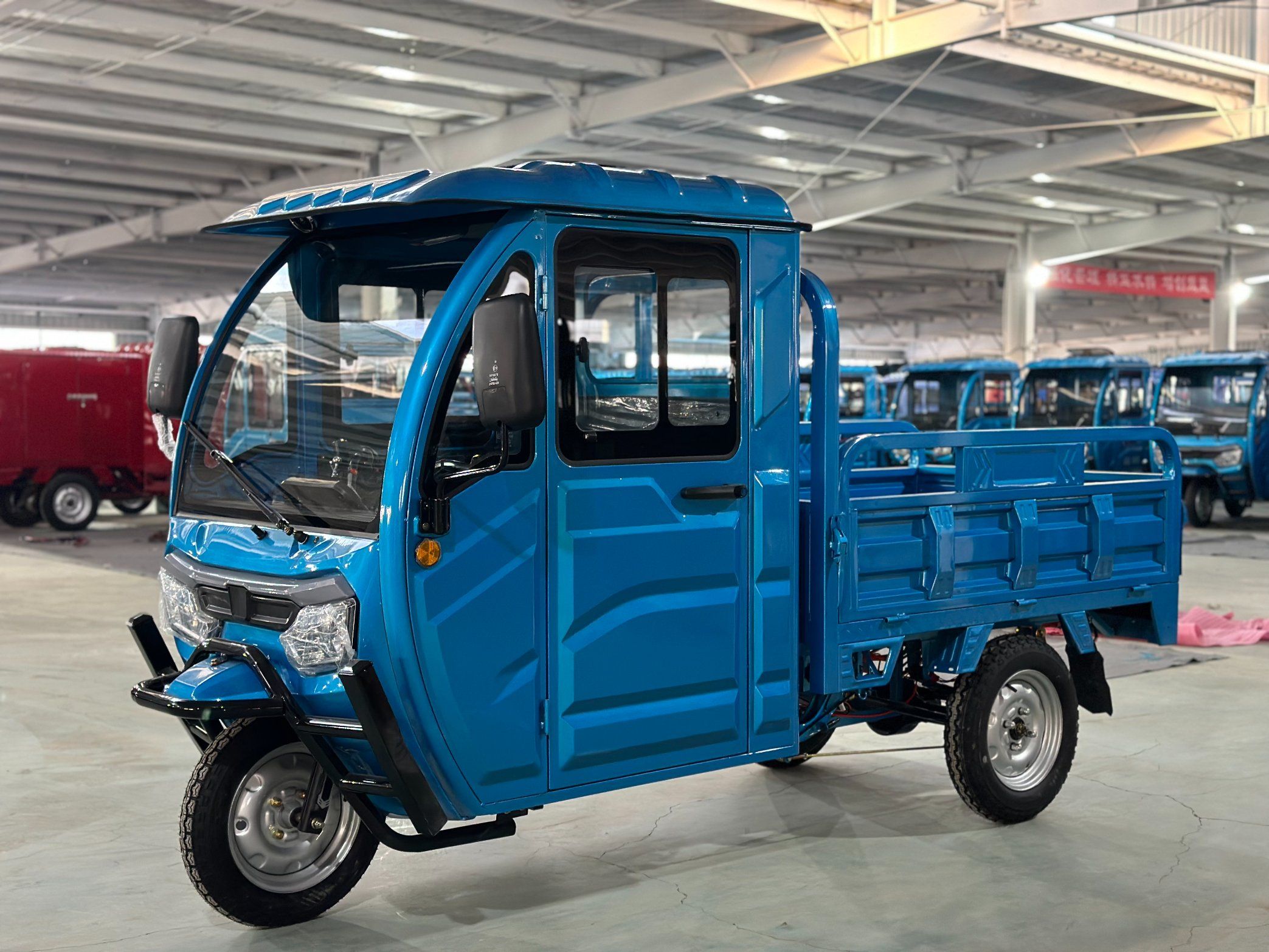 New 2023 EEC Type Cargo Tricycle 60V1000W Closed Body Electric Cargo Tricycle
