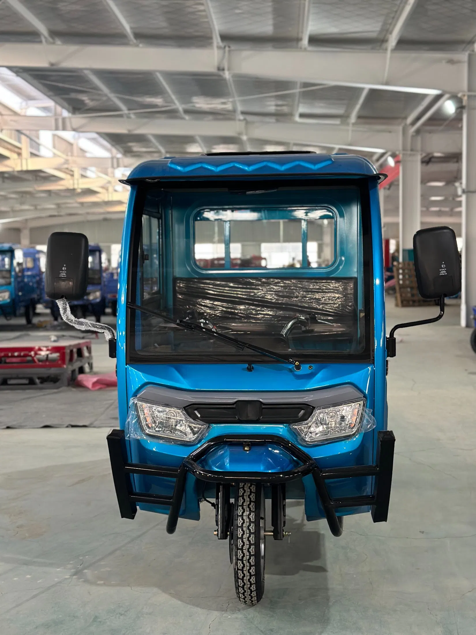 New 2023 EEC Type Cargo Tricycle 60V1000W Closed Body Electric Cargo Tricycle - Image 3