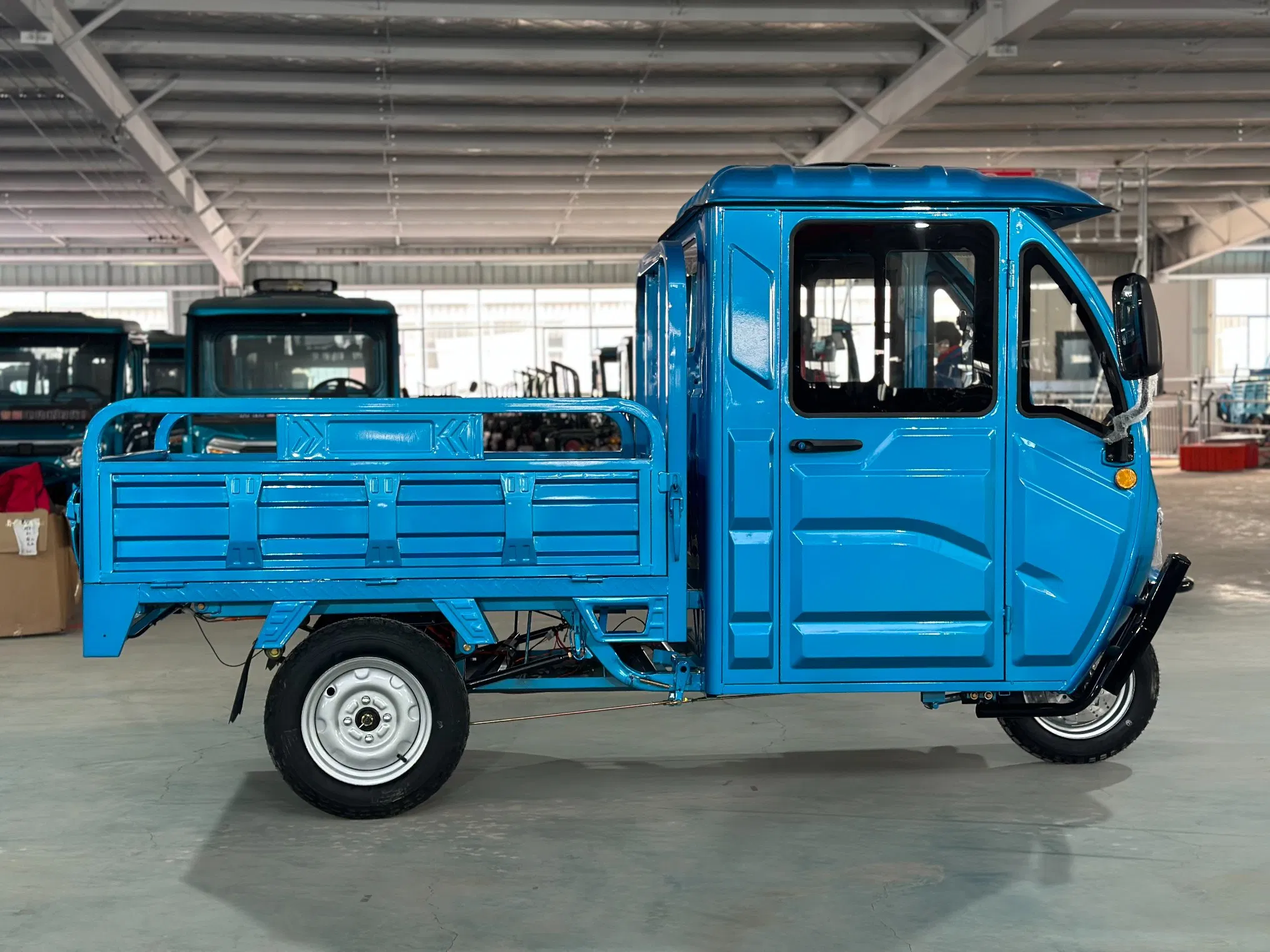 New 2023 EEC Type Cargo Tricycle 60V1000W Closed Body Electric Cargo Tricycle - Image 5