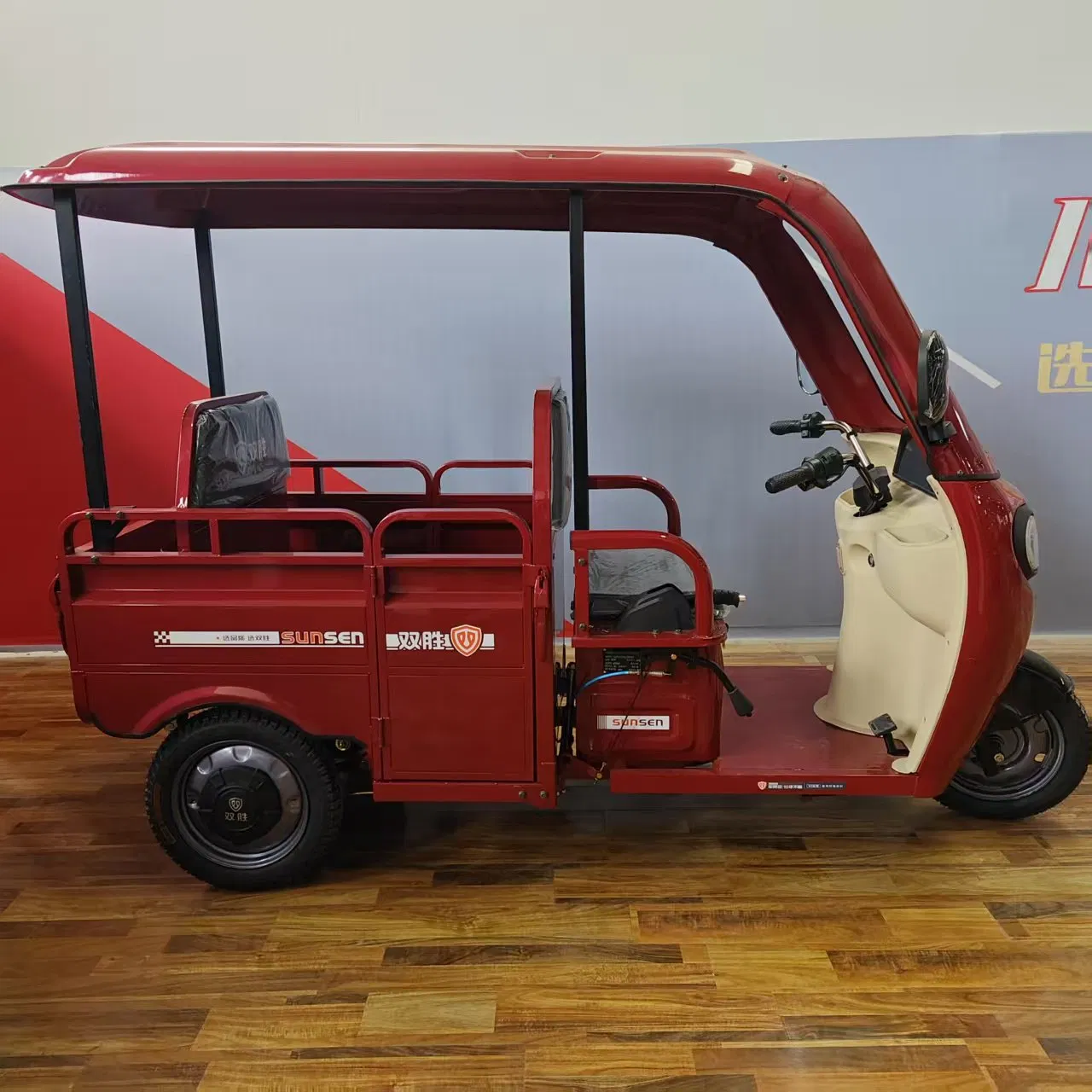 Motor Tricycle Style Electric Cargo Tricycle 72V Folding Cabin Design for Passenger and Cargo Use - detail 3